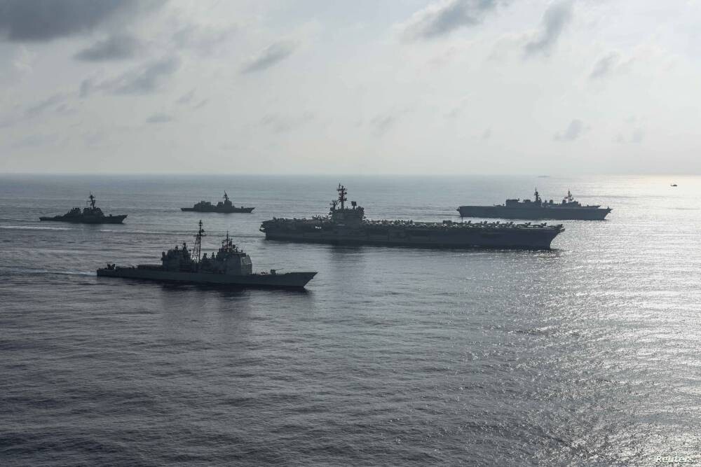 Китайская армия выталкивает эсминец США из Южно-Китайского моря