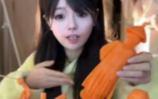 Chinese Woman Creates Amazing Carrot Sculptures with Her Teeth