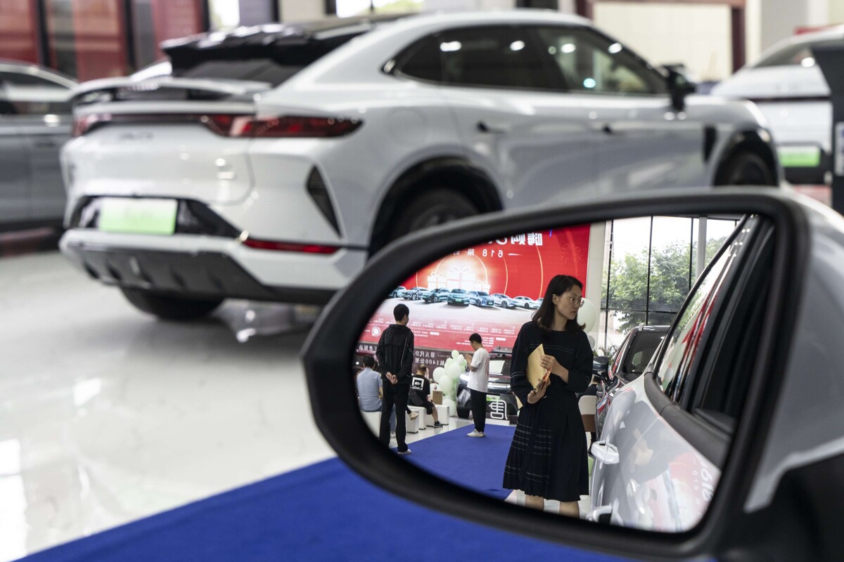 BYD's Troubles: Profit Decline and Technical Failures