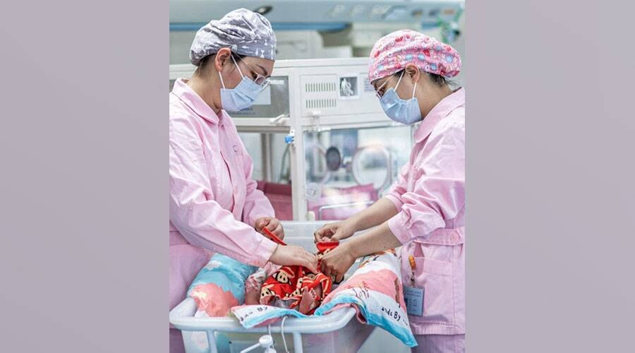 China's population falls for fourth consecutive year