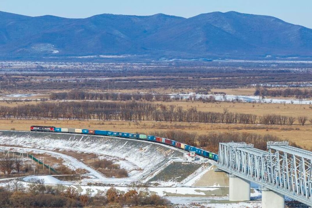 China's Railway Sets Record for Passenger Transport