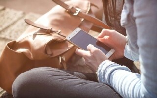 Chinese 'Are You Dead?' App Becomes Most Popular Paid App