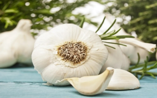 Chinese Scientists: Garlic Lowers Bad Cholesterol