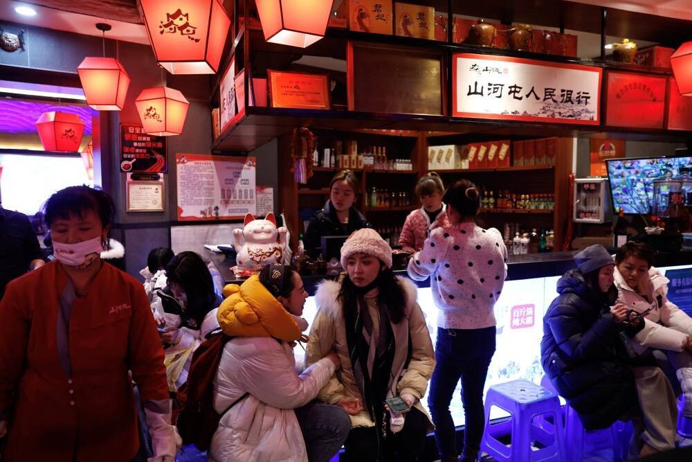 China's Service Sector Experiences Slight Growth