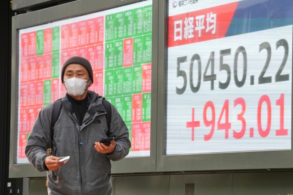 Asian Markets Rise Amid China's Rate Decision