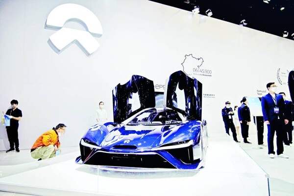 Акции китайского производителя электрических автомобилей 'Nio' выросли на 20% после установления рекордных поставок