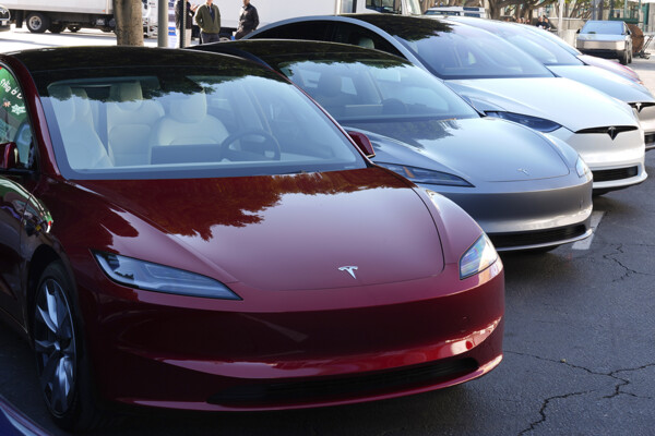 Tesla обновит 1,2 миллиона автомобилей в Китае для повышения безопасности