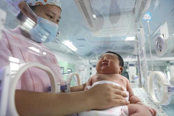 China Launches Free Childbirth Program to Boost Birth Rate