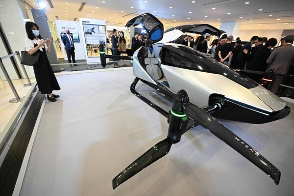 Китайская компания планирует поставить летающий автомобиль к 2026 году