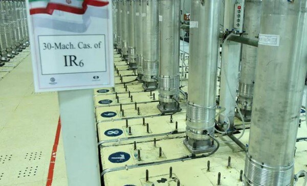 Chinese FM discusses bilateral relations with Iran