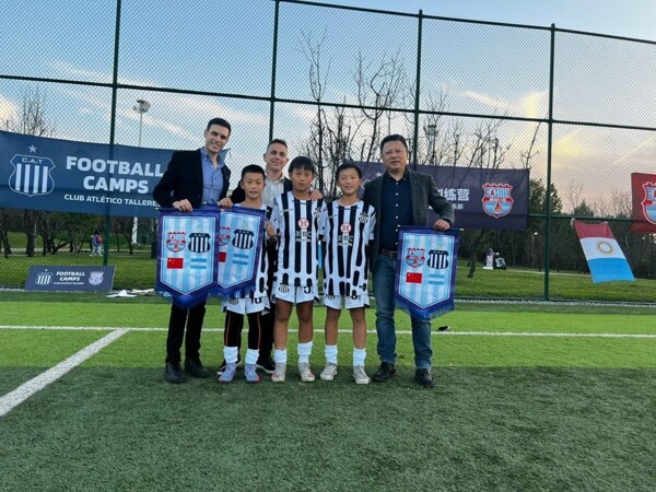 Talleres de Córdoba открывает школу футбола в Сиане