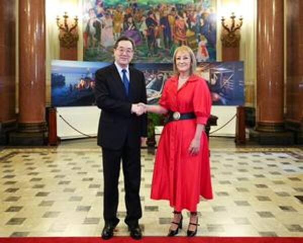 Chinese Vice Premier Calls for Deepening Cooperation with Uruguay