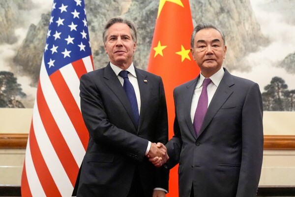 Отношения между США и Китаем на исходе: Ван Йи жалуется на репрессии США в переговорах с Блинкеном