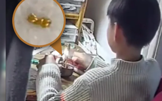 Chinese Boy Cuts Up Mother's Gold Necklace for Classmates