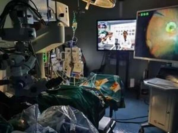 Chinese Surgeons Perform World's First Remote Robotic Eye Surgery via 5G