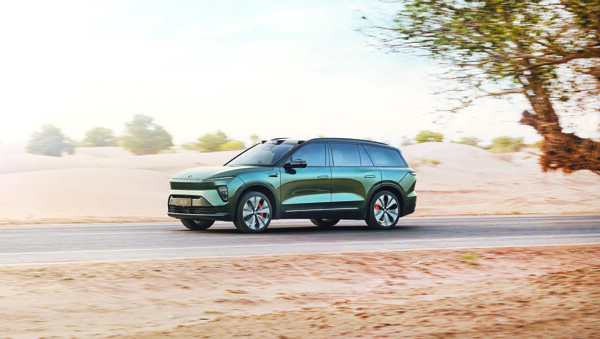 NIO запускает новые роскошные электромобили