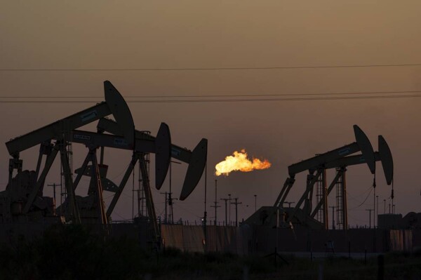 Прогнозы экономического роста Китая снижены на фоне колебаний цен на нефть
