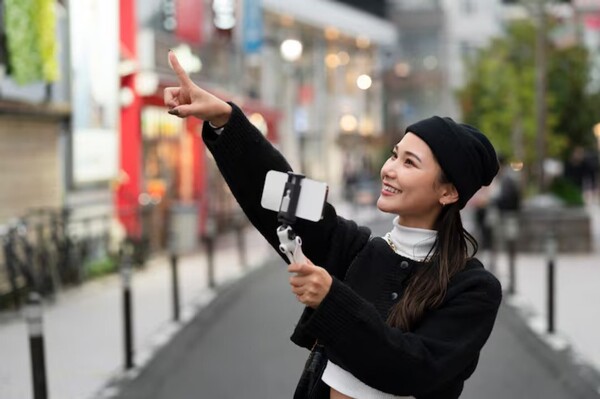 China Mandates University Degree for Influencers