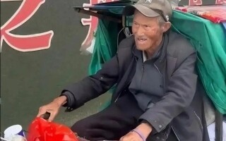 90-Year-Old Chinese Man Travels by Bicycle for Decades After Family Tragedy