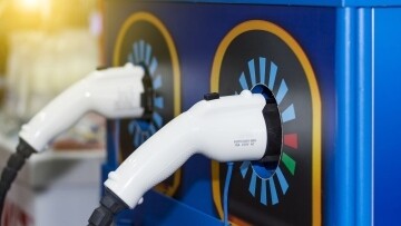 China Builds World's Largest EV Charging Network