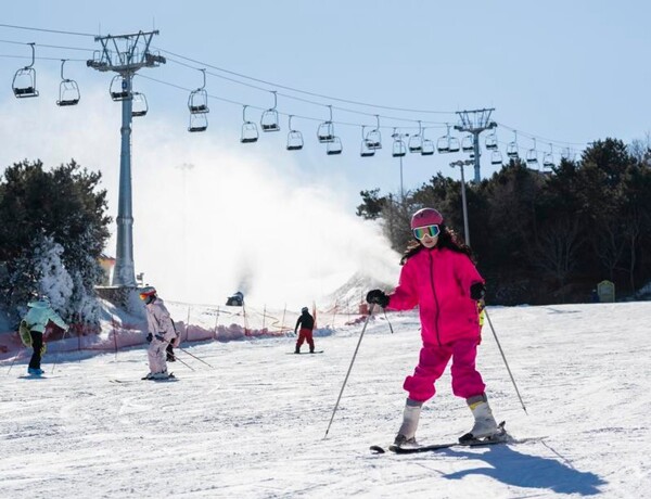 Avalanche in Xinjiang Claims One Life